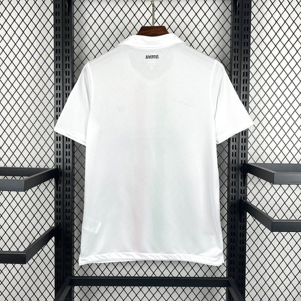 Image of Juventus 2010/11 Away Retro