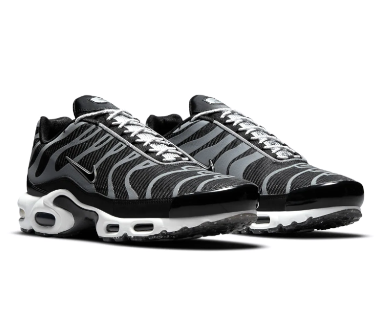 Image of Men's Nike Air Max Plus TN (Black/Metallic Silver)