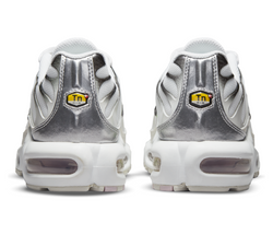 Image of Women's Nike Air Max Plus Tn (White/Silver/Green)