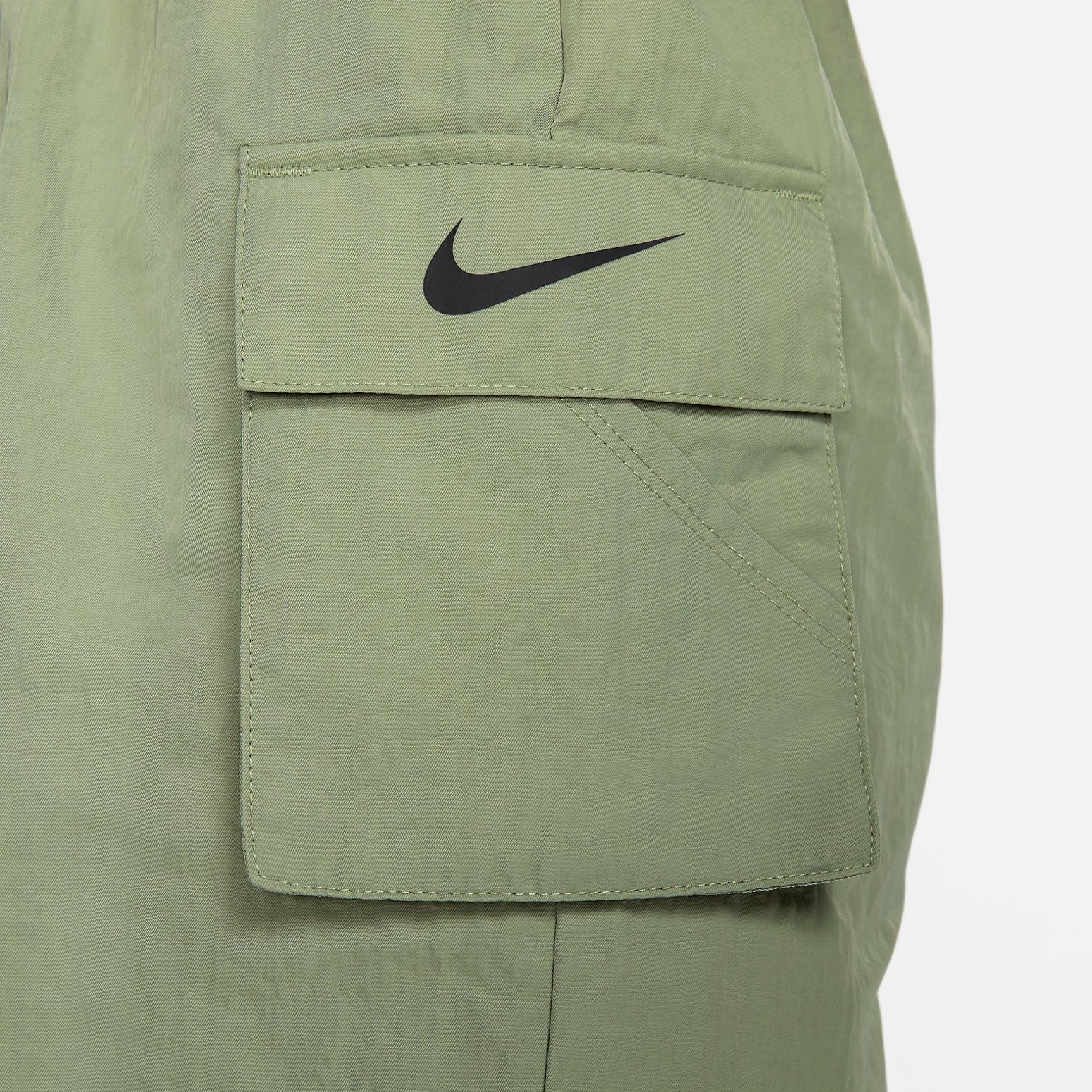 Image of (WMNS) Nike Sportswear Essential Woven High-Rise-Shorts ,Ölgrün‘ DM6248-386