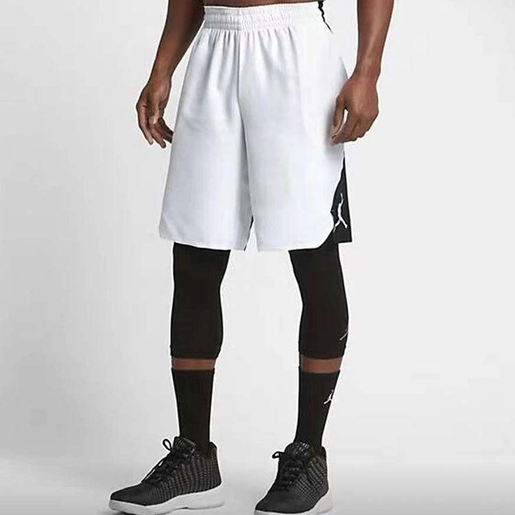 Image of شورت بشعار Air Jordan باللون الأزرق والأسود 831349-100