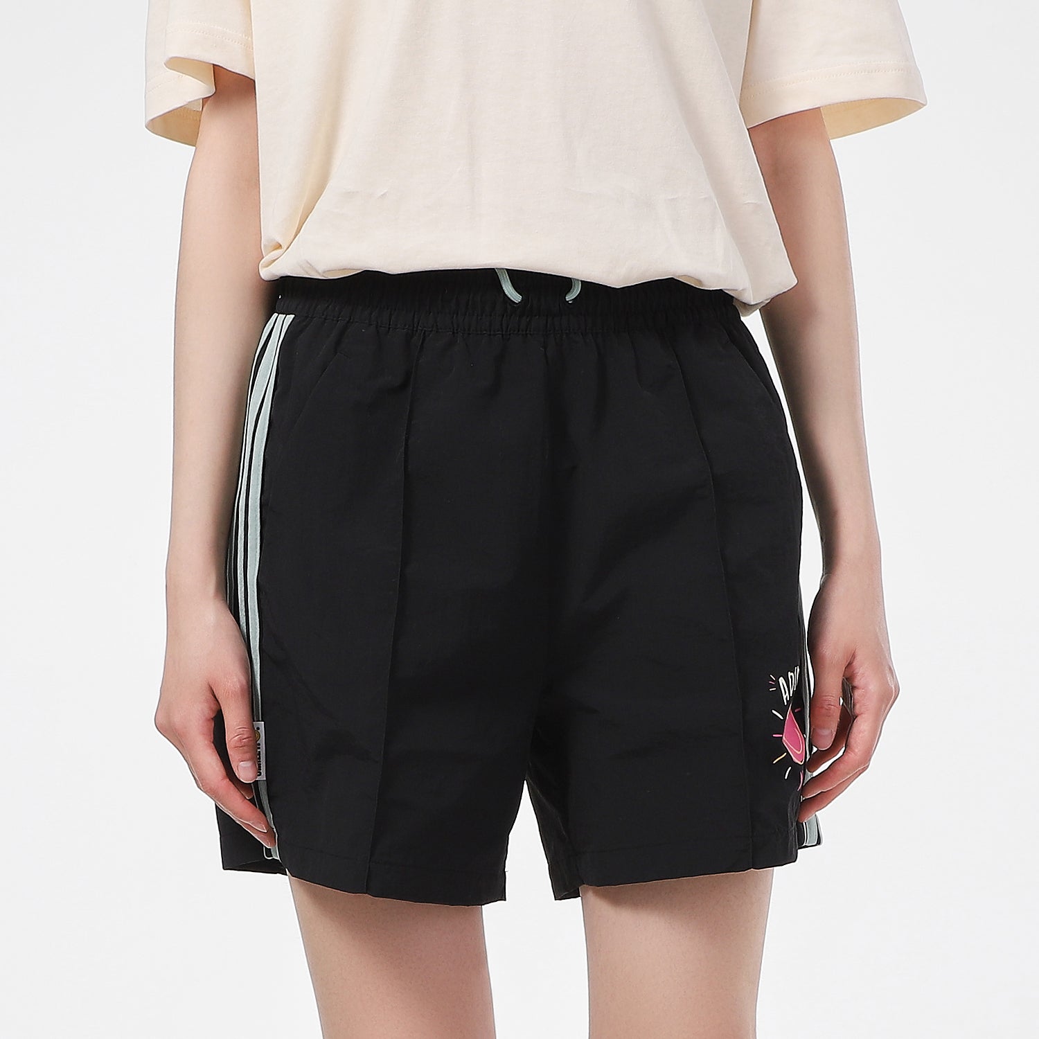 Image of (WMNS) adidas neo Smile Shorts 'Schwarz' GP5777