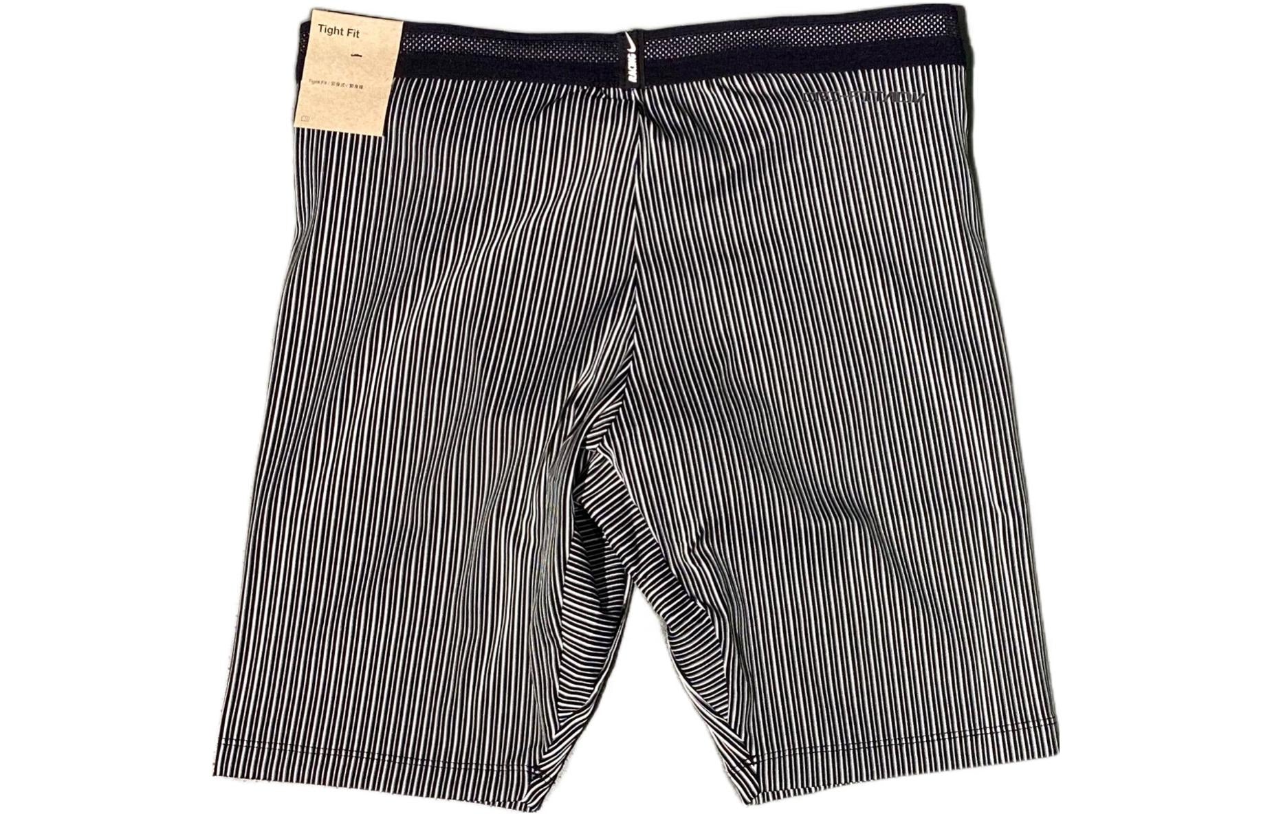 Image of شورت رياضي رجالي بخطوط وشعار Nike باللون الأسود DA1429-011