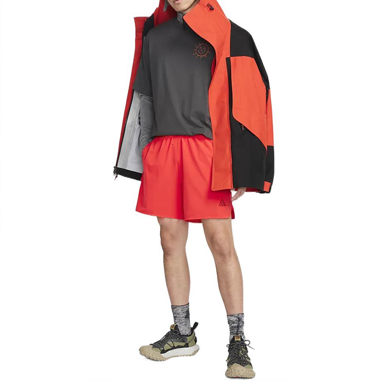 شورت Nike ACG DF New Suns باللون البرتقالي والأحمر DN3956-696
