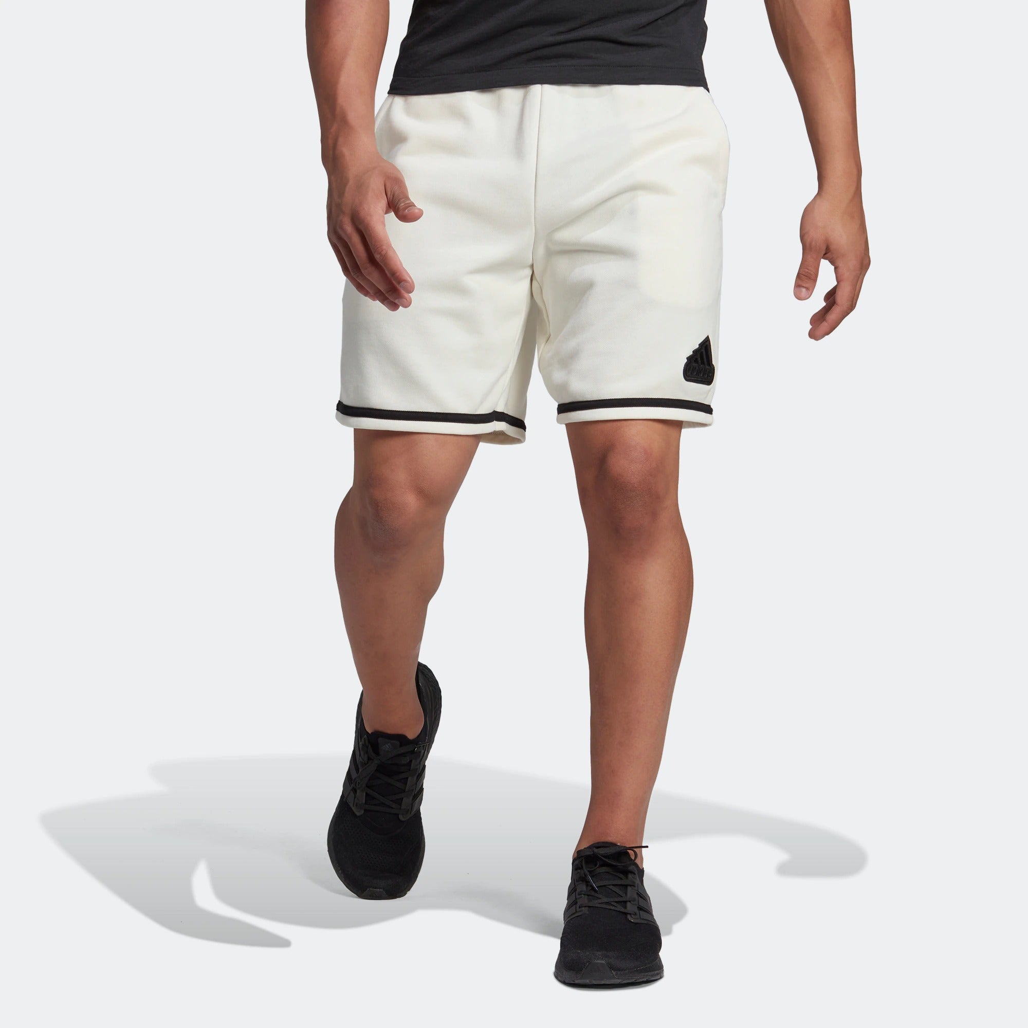 Image of adidas U SHO Logo Label Gerade Shorts mit elastischem Bund Weiß HY5517