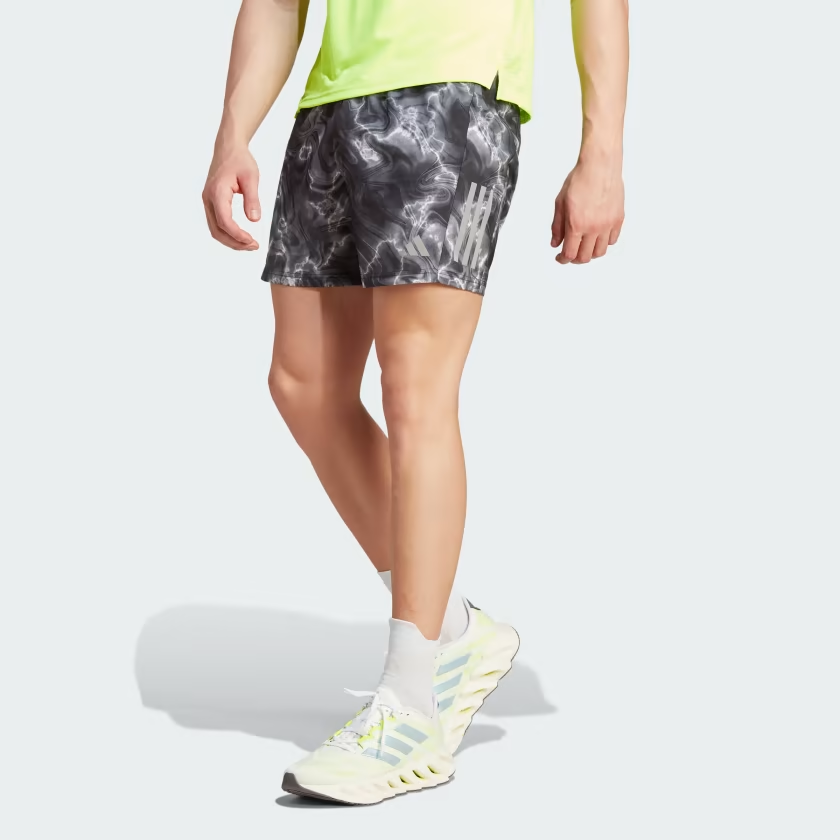 Image of adidas Own The Run Shorts mit Allover-Print 'Weiß Schwarz Grau Sechs' IB6395