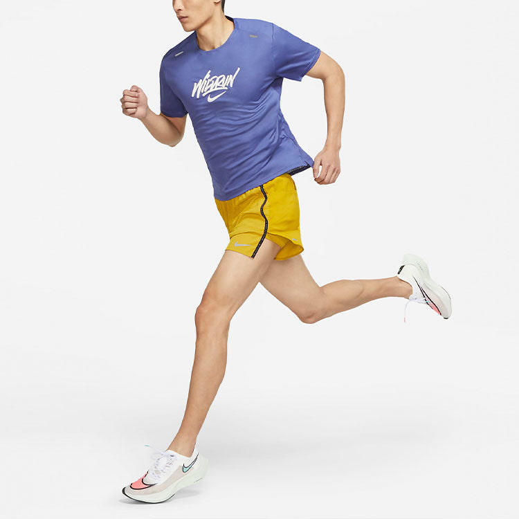 Image of شورت رياضي للجري قابل للتنفس من Nike Stride Run Division باللون الأخضر DA1301-392