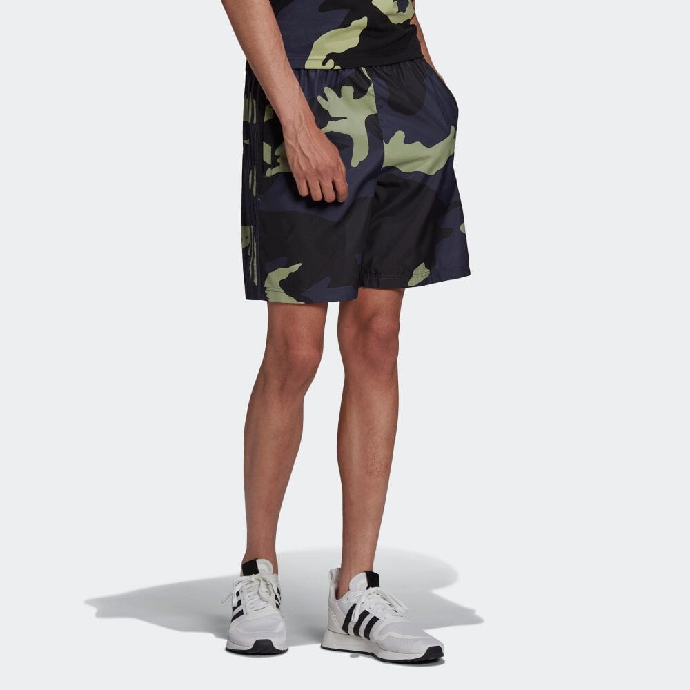 Image of Men's adidas originals Elastic Waistband Camouflage Straight Shorts Blue HF4872