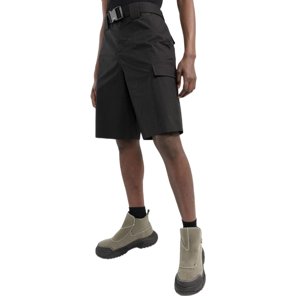 Image of Men's OFF-WHITE SS22 Solid Color Buckle Big Pocket Cargo Straight Shorts Loose F