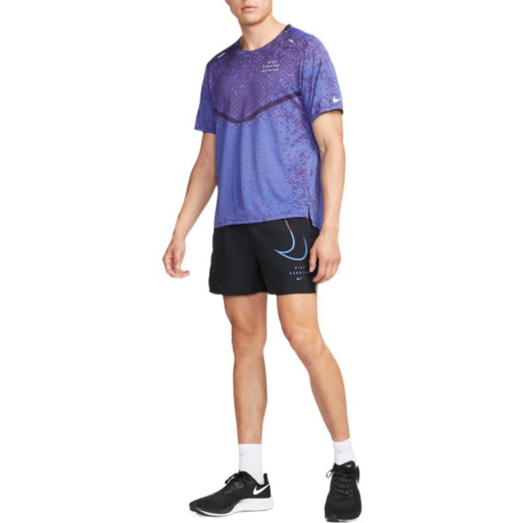 Lockere Nike Laufshorts mit Farbverlauf-Logo für Herren Schwarz DM4808-010