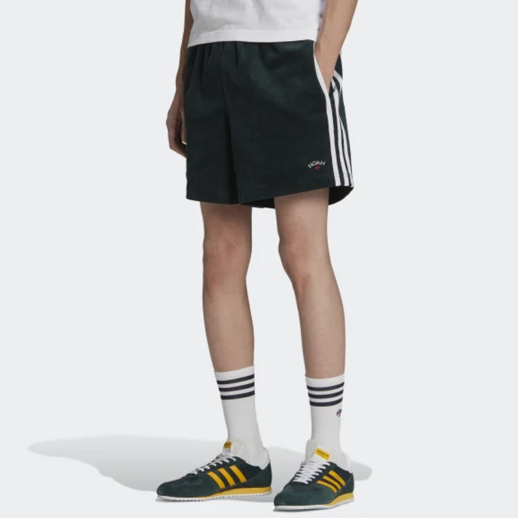 شورت كاجوال من adidas originals x NOAH Crossover Corduroy Side Stripe باللون الأخضر HC430