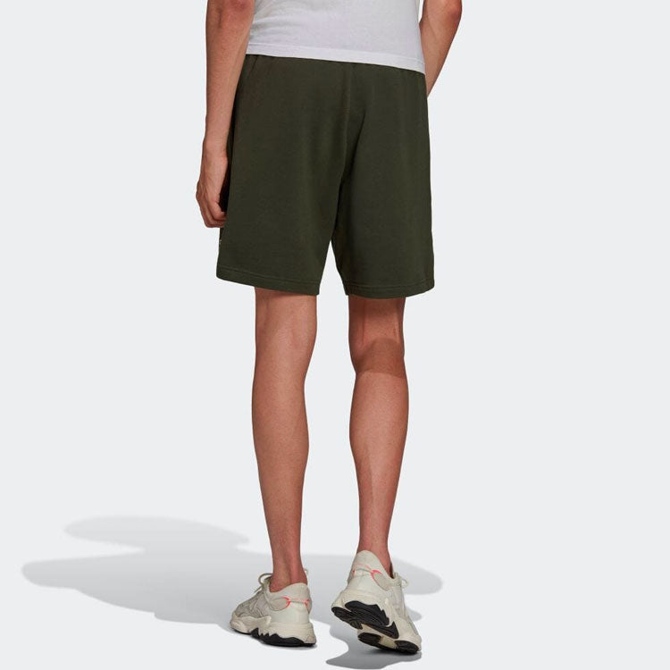 Herren adidas gerade geschnittene Freizeitshorts mit einfarbigem Logo Grün HF4768