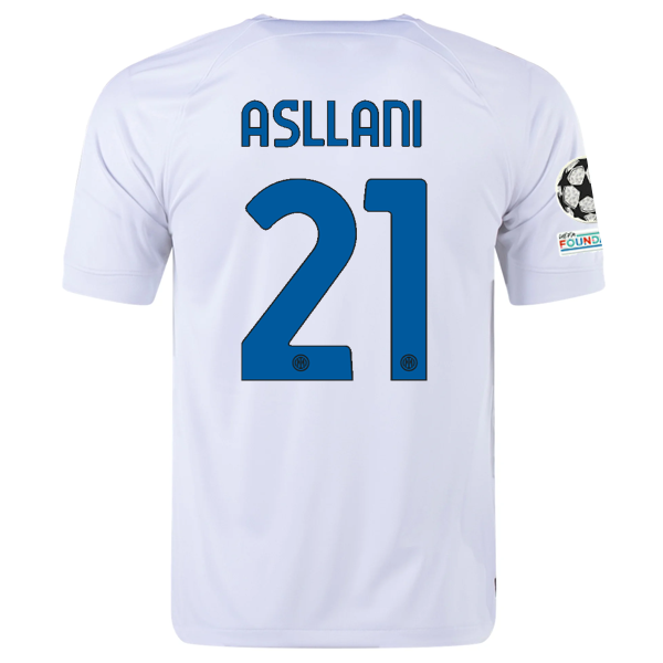 Image of Nike Inter Mailand Kristjan Asllani Auswärtstrikot mit Champions League und Copa Italia