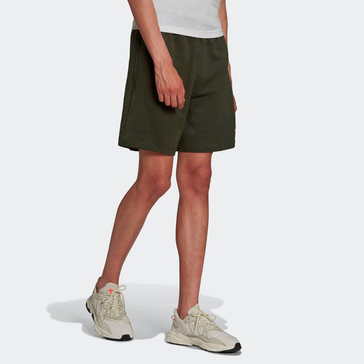 Image of Herren adidas gerade geschnittene Freizeitshorts mit einfarbigem Logo Grün HF4768