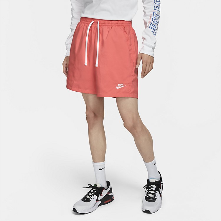 Image of شورت Nike NSW Sportswear المنسوج باللون الوردي السلموني AR2383-814