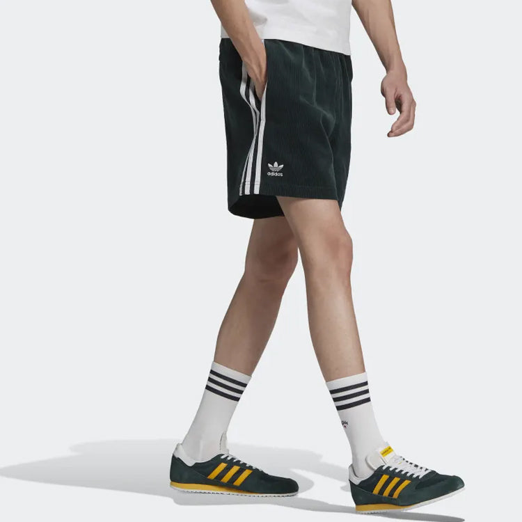 Image of شورت كاجوال من adidas originals x NOAH Crossover Corduroy Side Stripe باللون الأخضر HC430