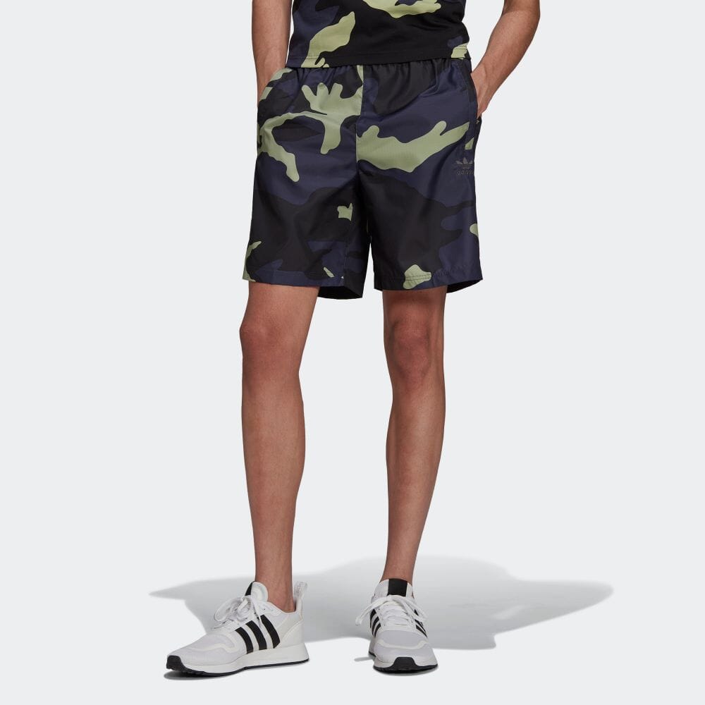 Image of Men's adidas originals Elastic Waistband Camouflage Straight Shorts Blue HF4872