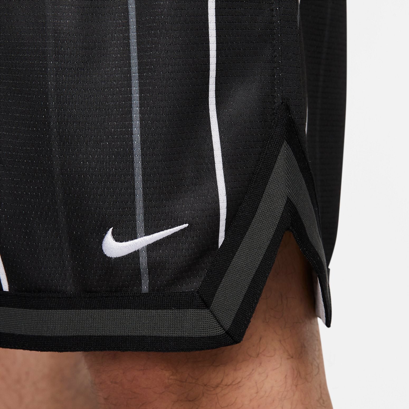 Image of شورت Nike Dri-FIT DNA باللون الأسود DX0254-010