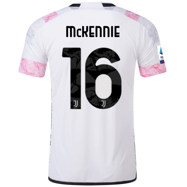 Image of adidas Juventus Authentic Weston Mckennie Auswärtstrikot mit Serie A Patch 23/24 (Weiß