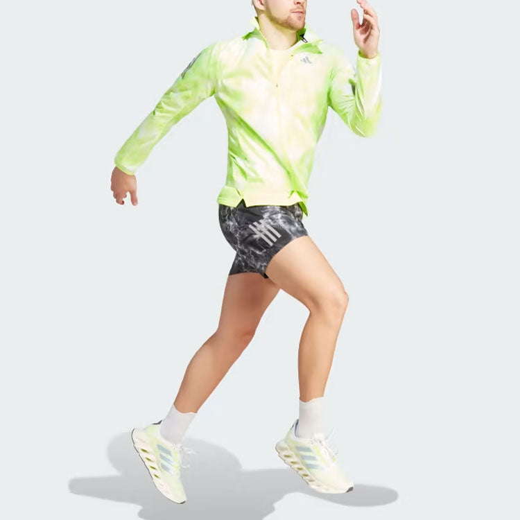 Image of adidas Own The Run Shorts mit Allover-Print 'Weiß Schwarz Grau Sechs' IB6395