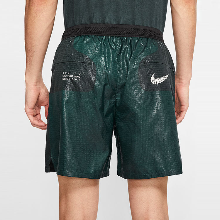 شورت تدريب للجري بطبعة أبجدية شعار Nike x Gyakusou Crossover باللون الأخضر C