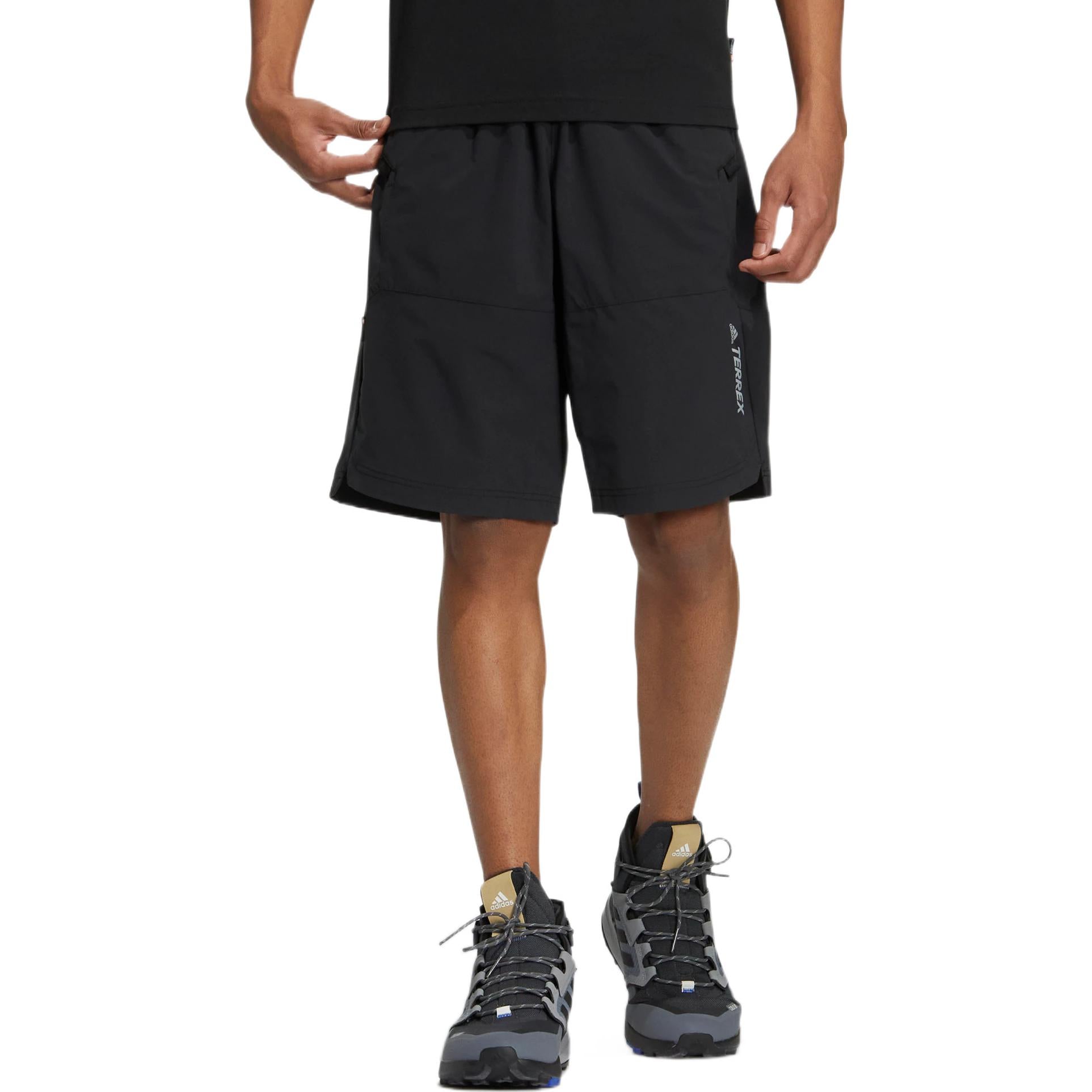 Image of Lockere Sportshorts für Herren von adidas in einfarbiger Ausführung Schwarz HI3034