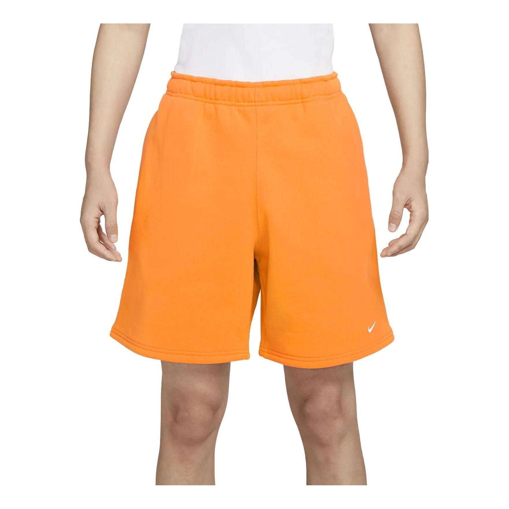 Image of شورت Nike Solo Swoosh Fleece باللون البرتقالي DV3056-836