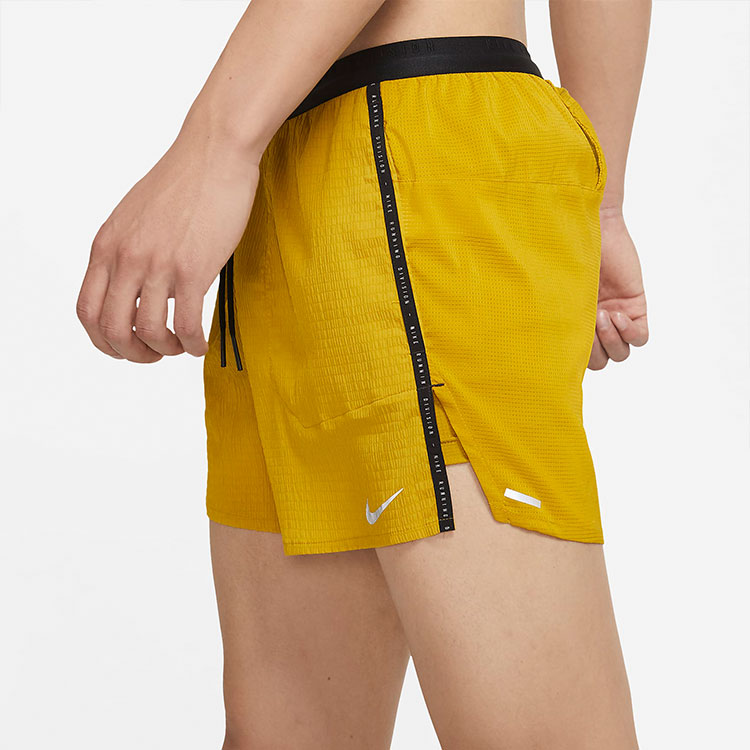 شورت رياضي للجري قابل للتنفس من Nike Stride Run Division باللون الأخضر DA1301-392