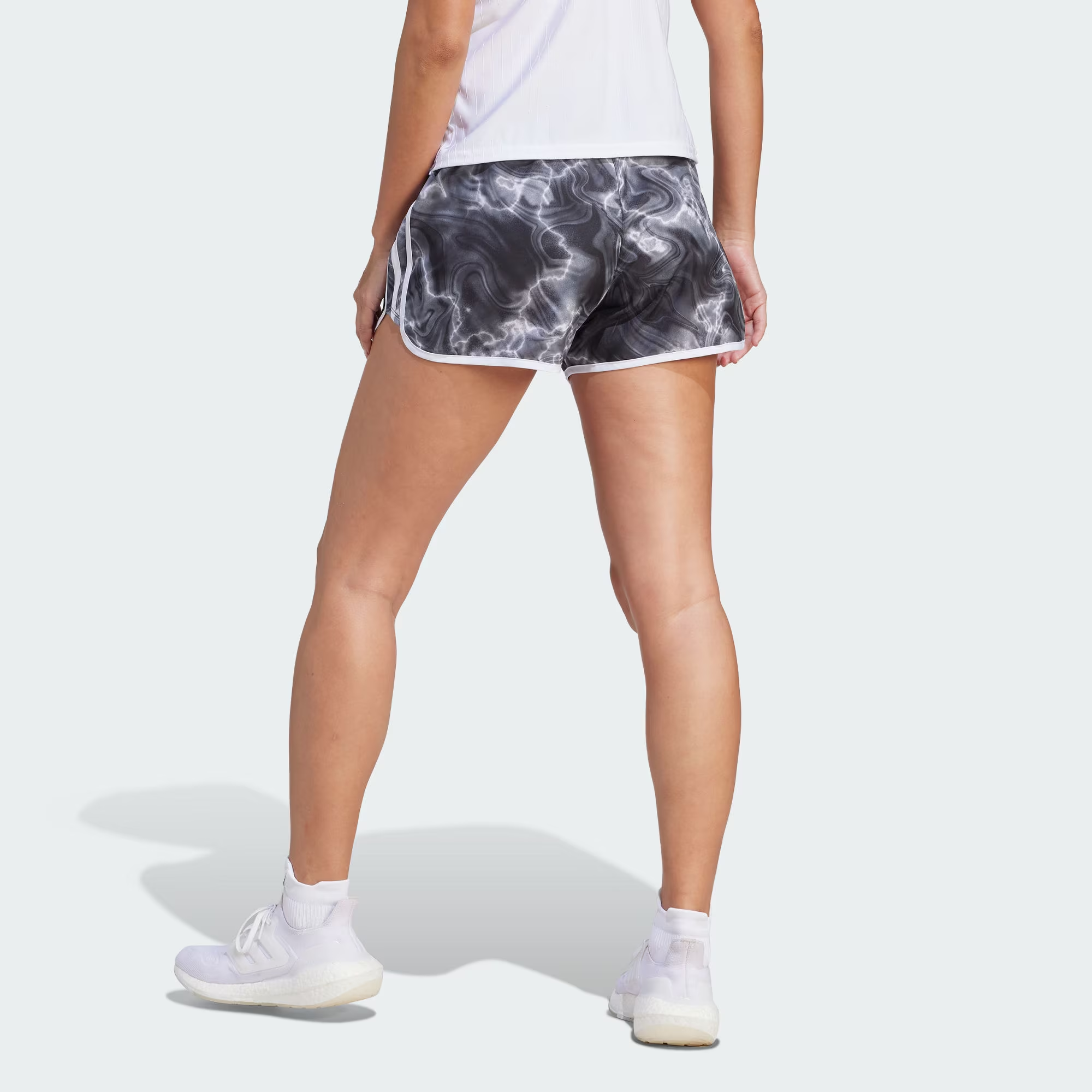 Image of (WMNS) Adidas Marathon 20 Allover Print Shorts 'Weiß Schwarz Grau Sechs' IL1665