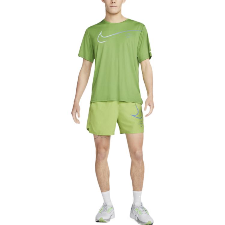 Image of Men's Nike Gradient Logo Loose Running Shorts Green DM4808-332
