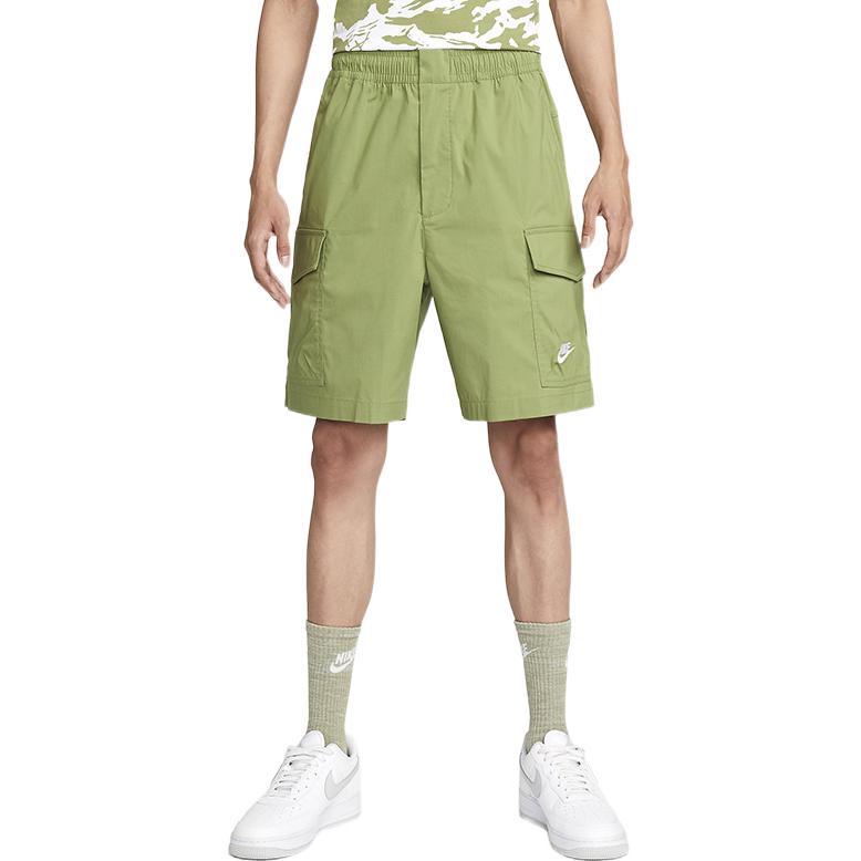 Image of Nike FW22 Einfarbige Cargo-Shorts mit Logostickerei Grün DM6834-334